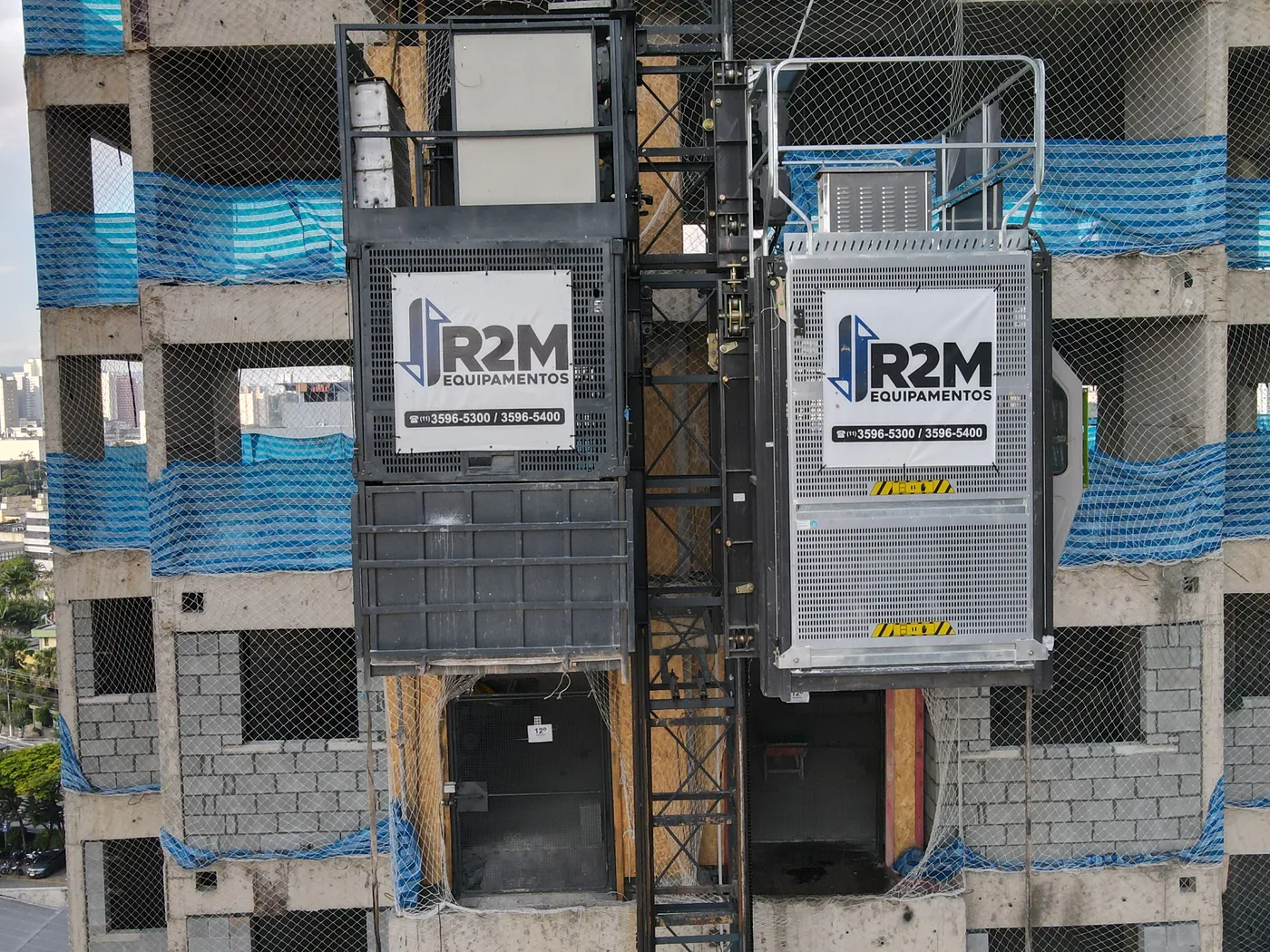 Cabine do Elevador de Cremalheira com marca R2M