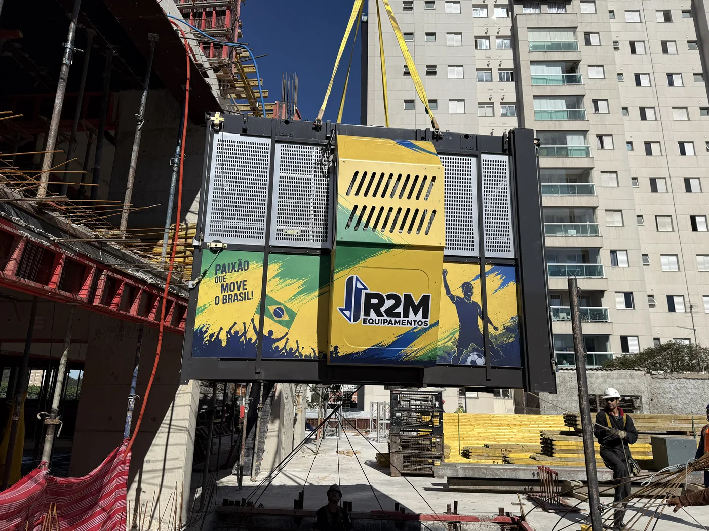 Cabine personalizada do Elevador de Cremalheira R2M
