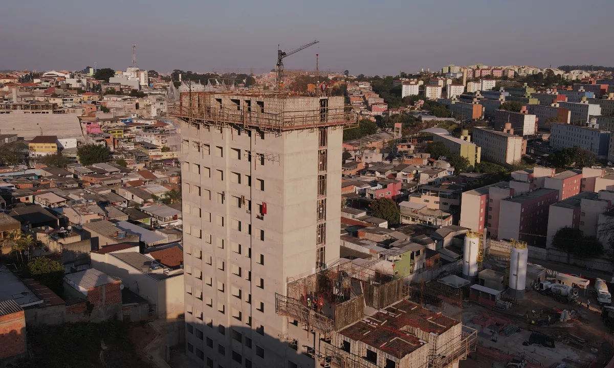 Grua de Pequeno Porte em operação