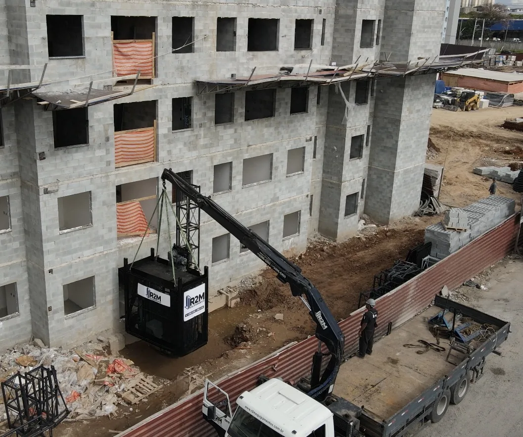Elevador de Cremalheira instalado em obra residencial